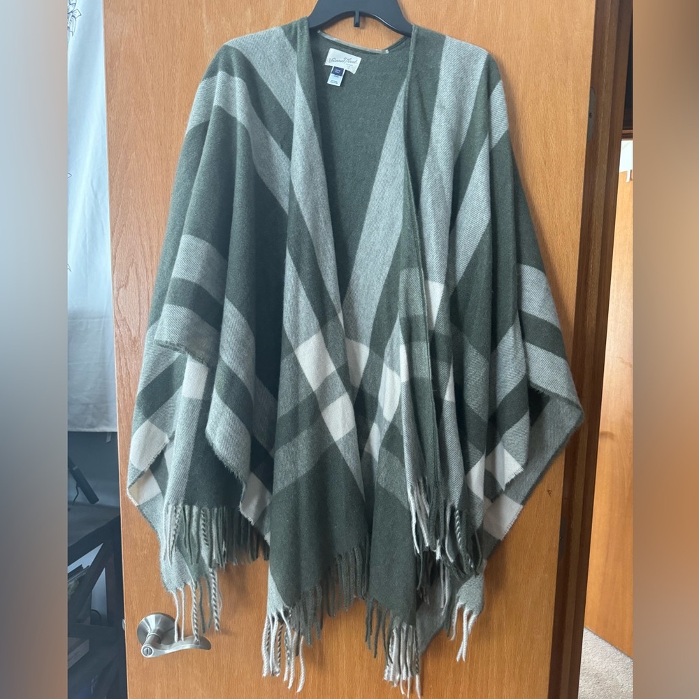 Universal Thread Olive Poncho
